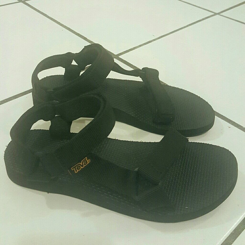 NWOT Teva sandals size 7